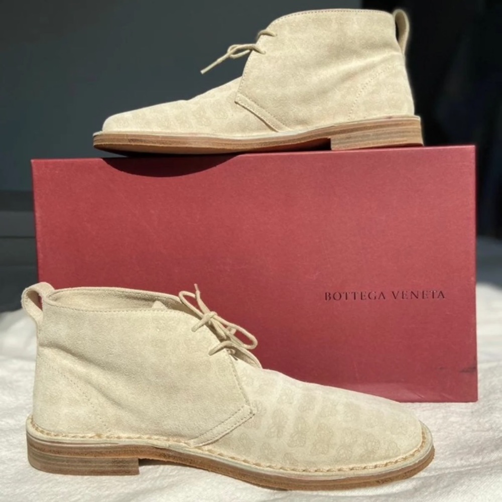 Bottega Veneta butterfly suede panna